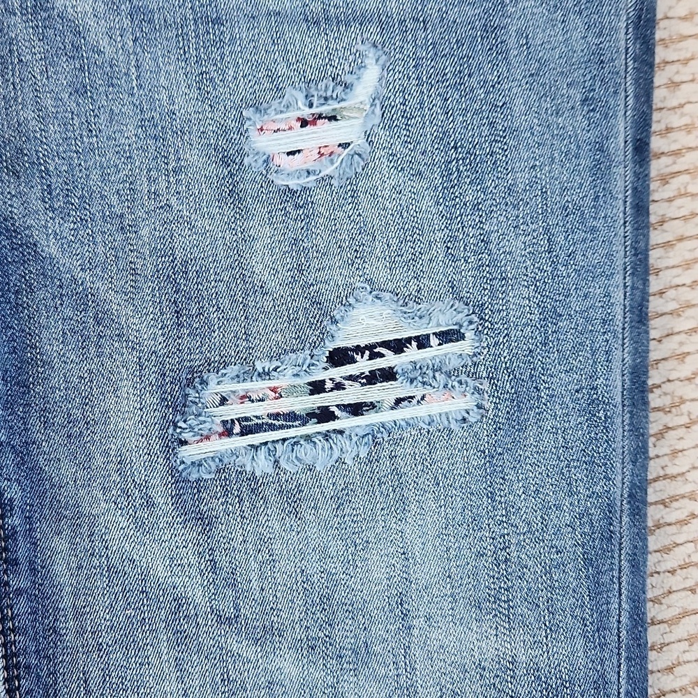 Like New 'The Skinny' Jeans From White House Black Market, Suze 6 - Picture 4 of 9